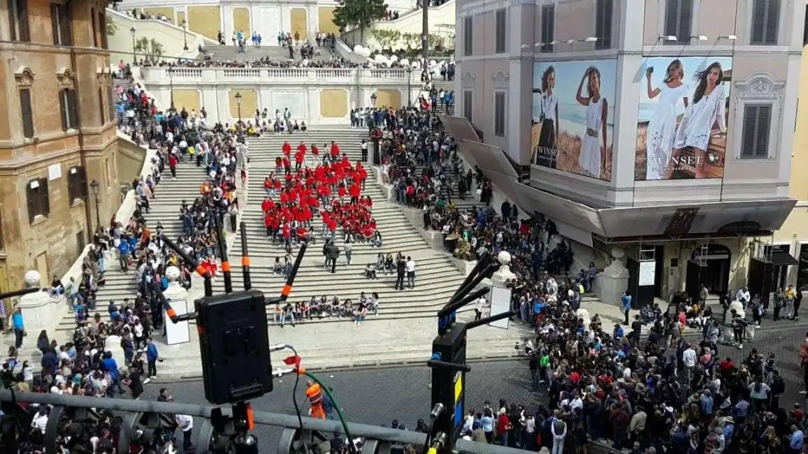 flash mob piazza di spagna