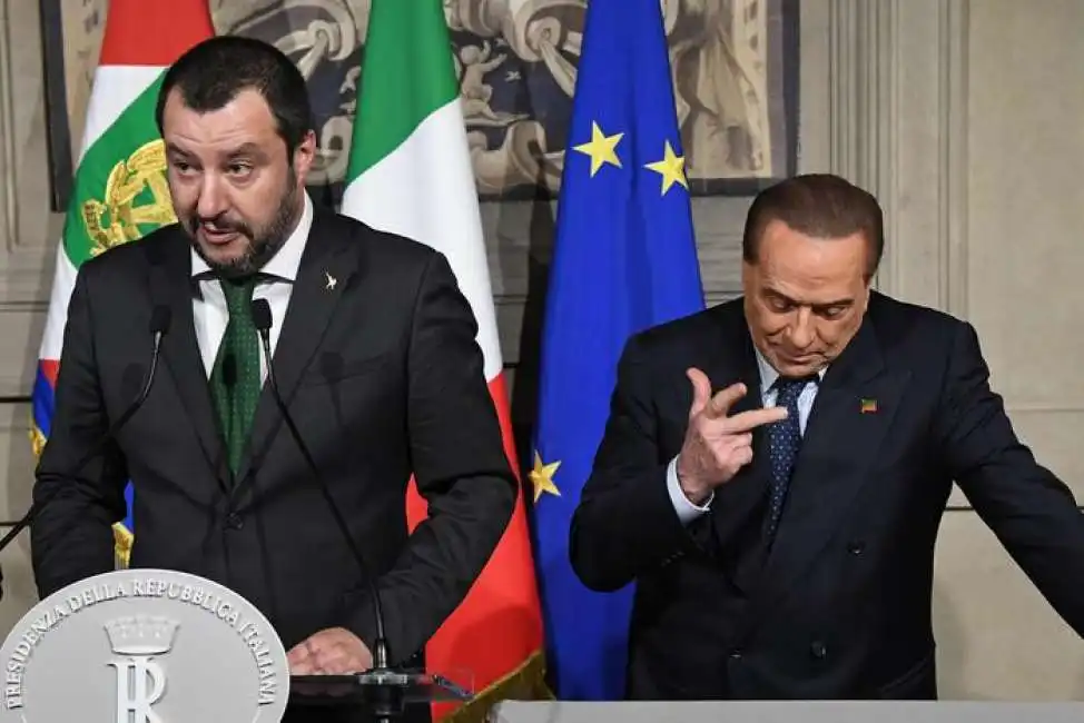 salvini e berlusconi in conferenza stampa