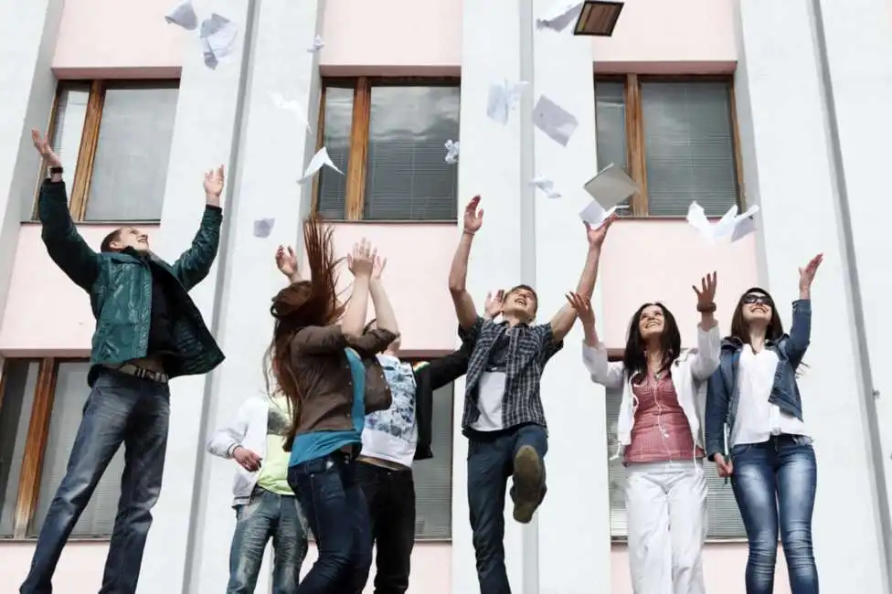 scuola scuole ragazzi ponte studenti