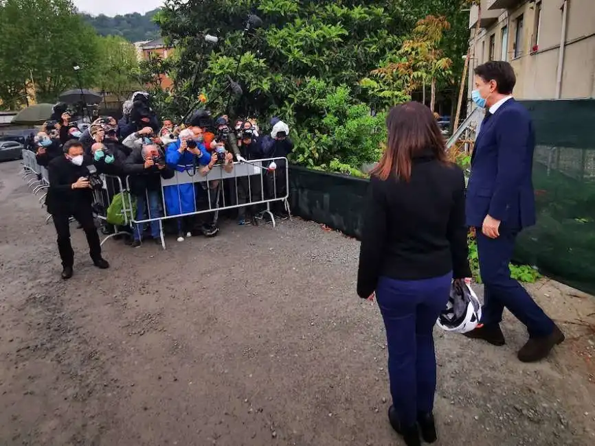 giuseppe conte all inaugurazione del ponte di genova 