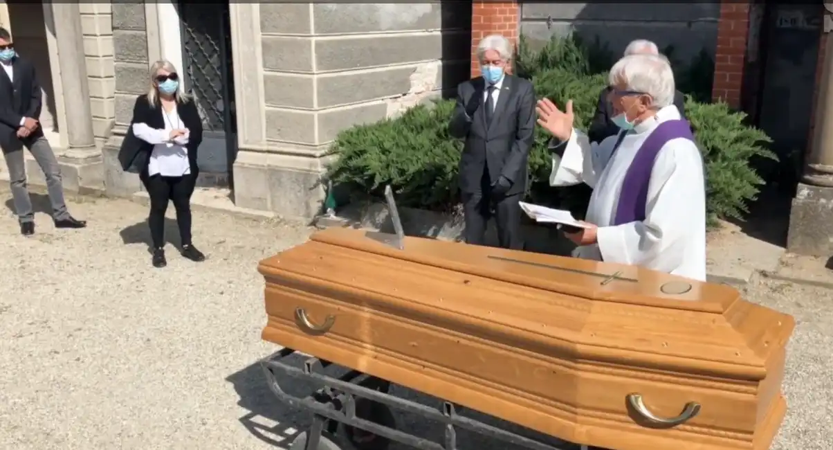 sacerdote cimitero fossano