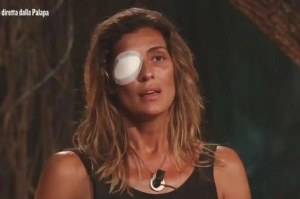 elisa isoardi abbandona isola dei famosi