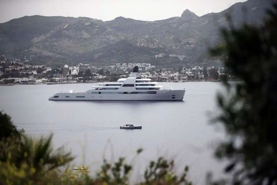 lo yacht di roman abramovich turchia russia