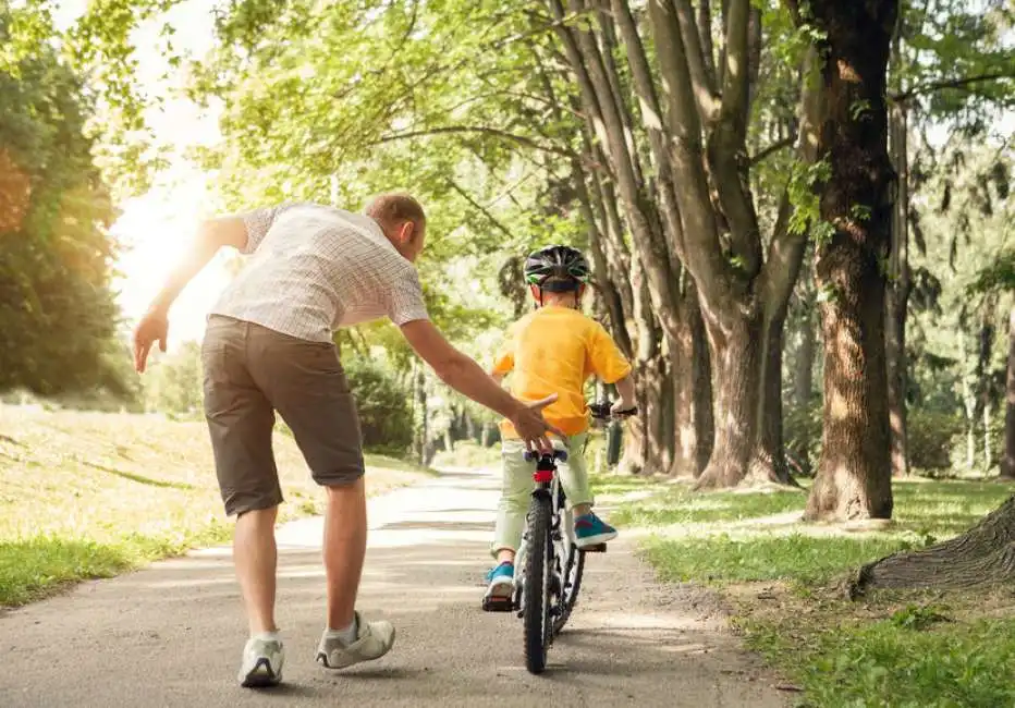 bicicletta imparare padre figlio 