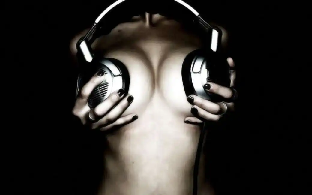 cuffie tette musica 