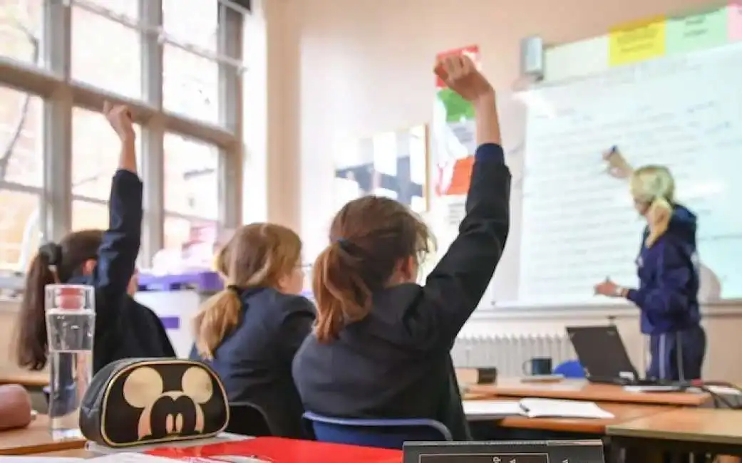 scuola insegnante professoressa studenti alunni 