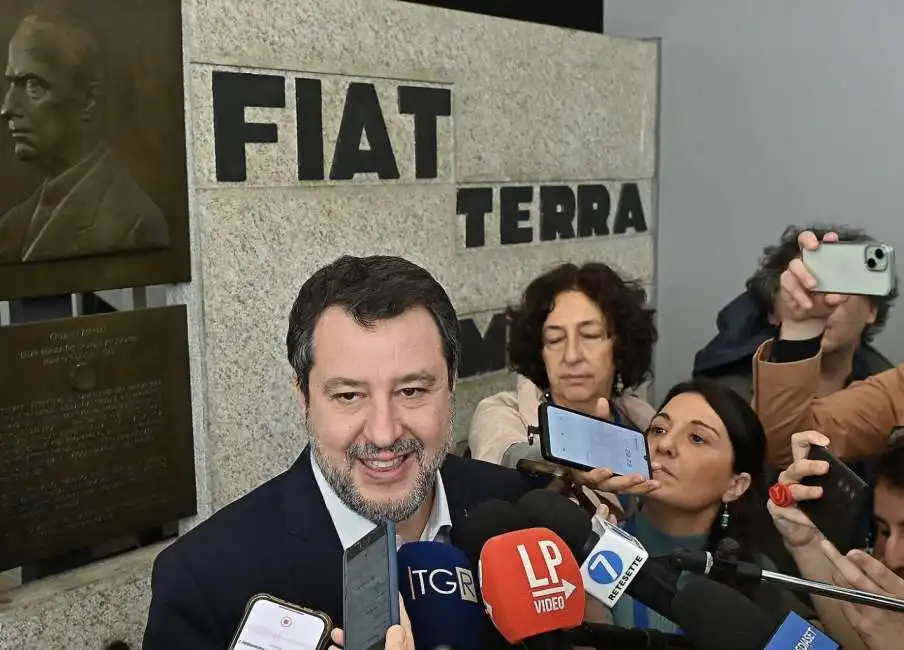 salvini al museo dell auto di torino