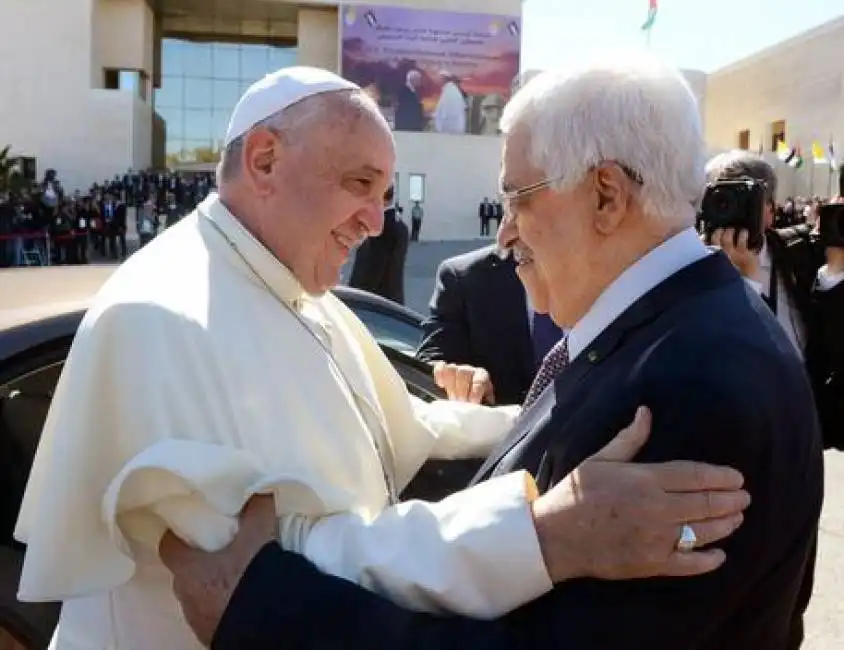 papa francesco bergoglio con abu mazen mahmud abbas