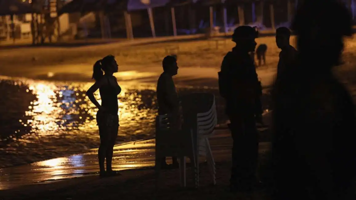 spiaggia notte donne