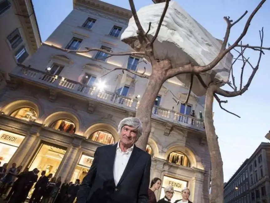 albero di giuseppe penone a largo goldoni -2