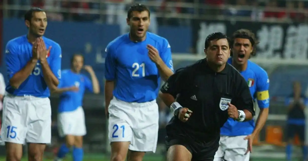 byron moreno durante italia corea 3