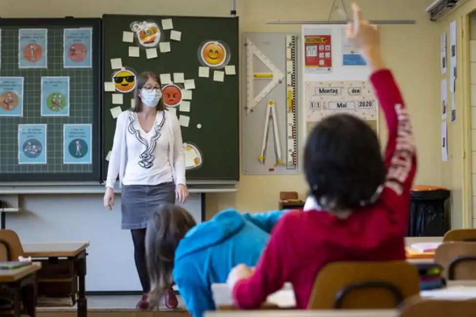 scuole coronavirus francia