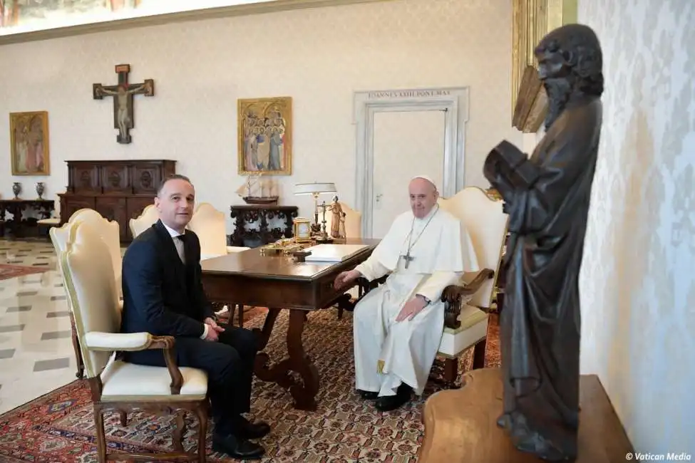 il papa e il ministro degli esteri tedesco heiko maas