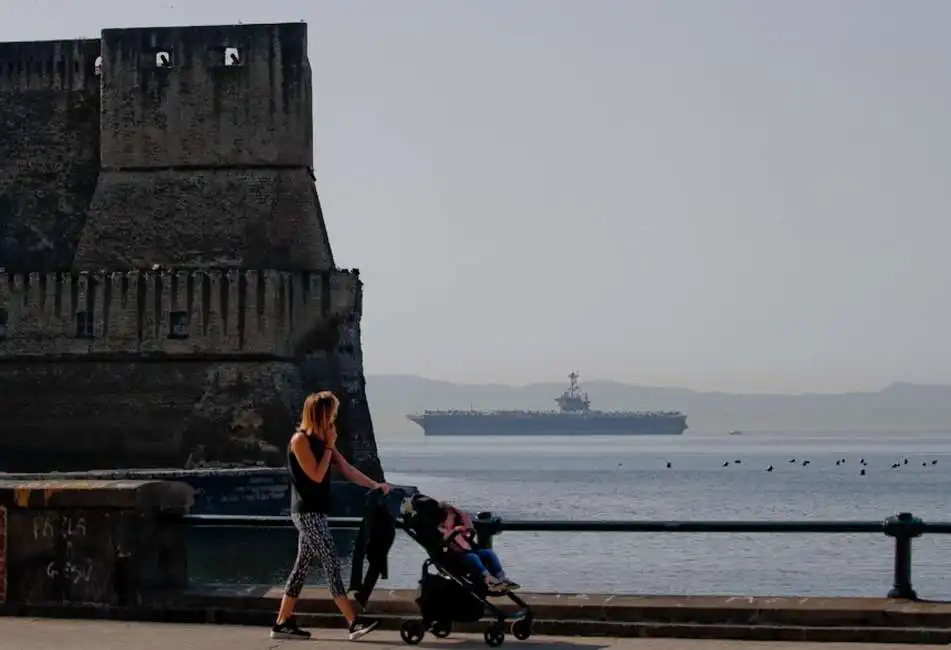 nimitz uss harry s. truman portaerei golfo di napoli 