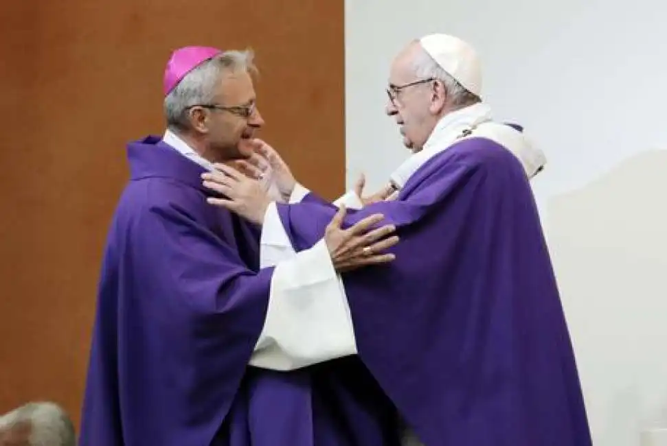 monsignor cavina e papa bergoglio 