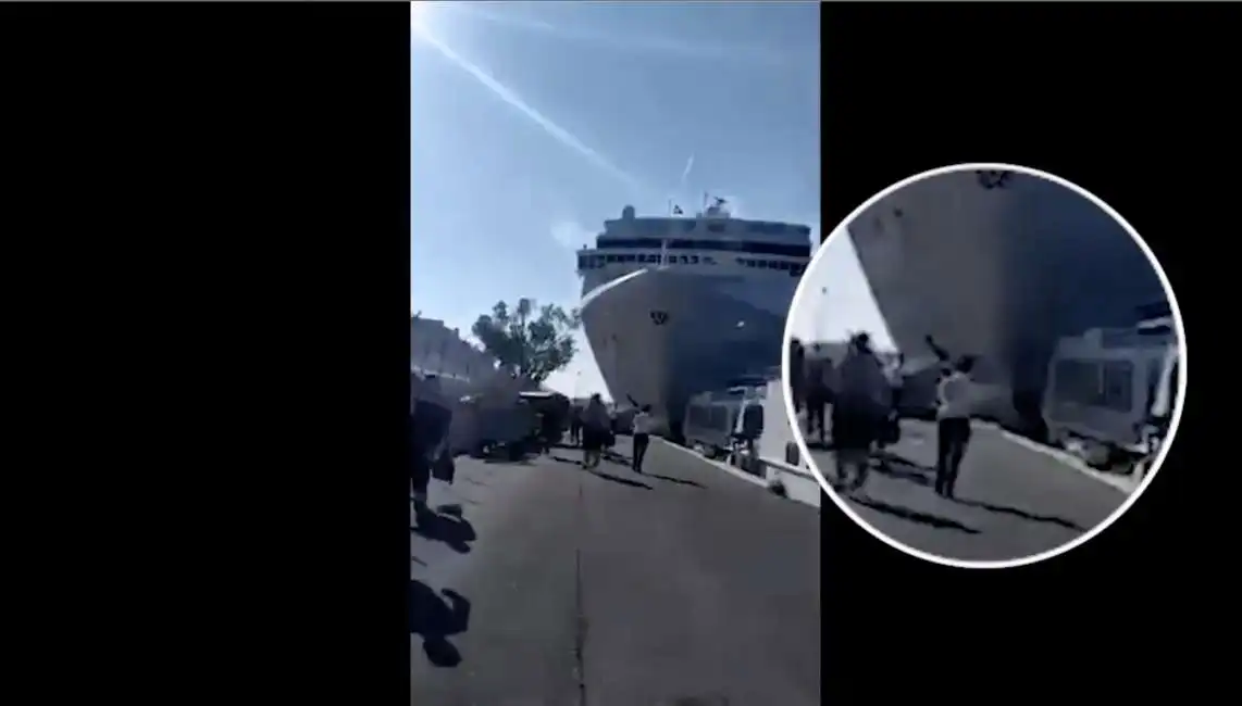 venezia turisti fuga incidente crociera msc opera battello