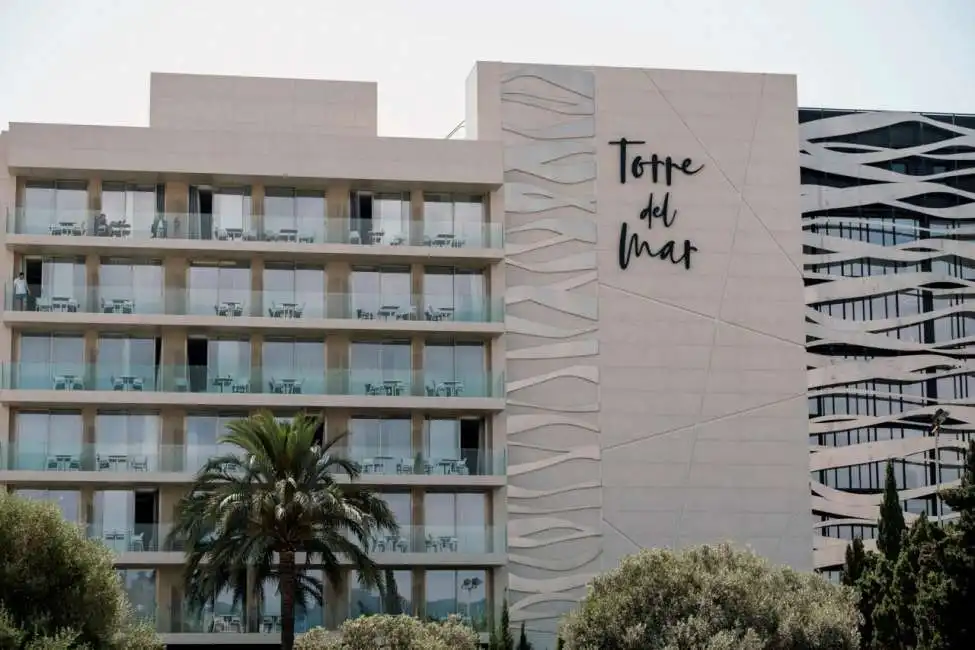 ibiza turisti morti hotel balcone