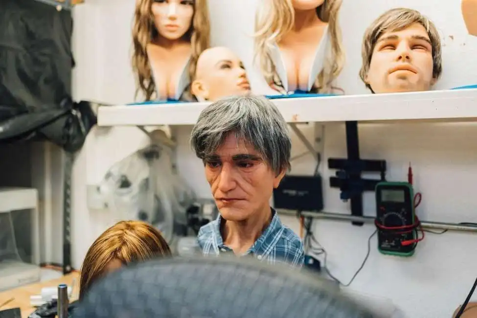 il robot anziano realdoll