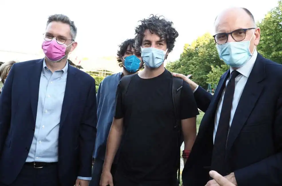 mattia santori con enrico letta e matteo lepore