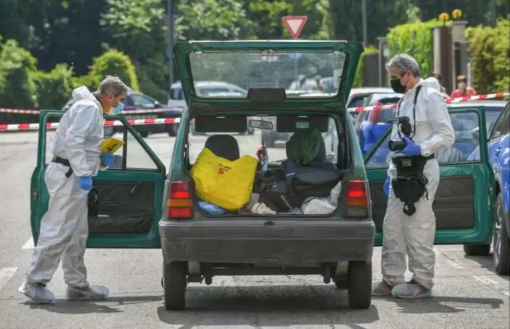 uomo accoltellato dalla moglie a milano