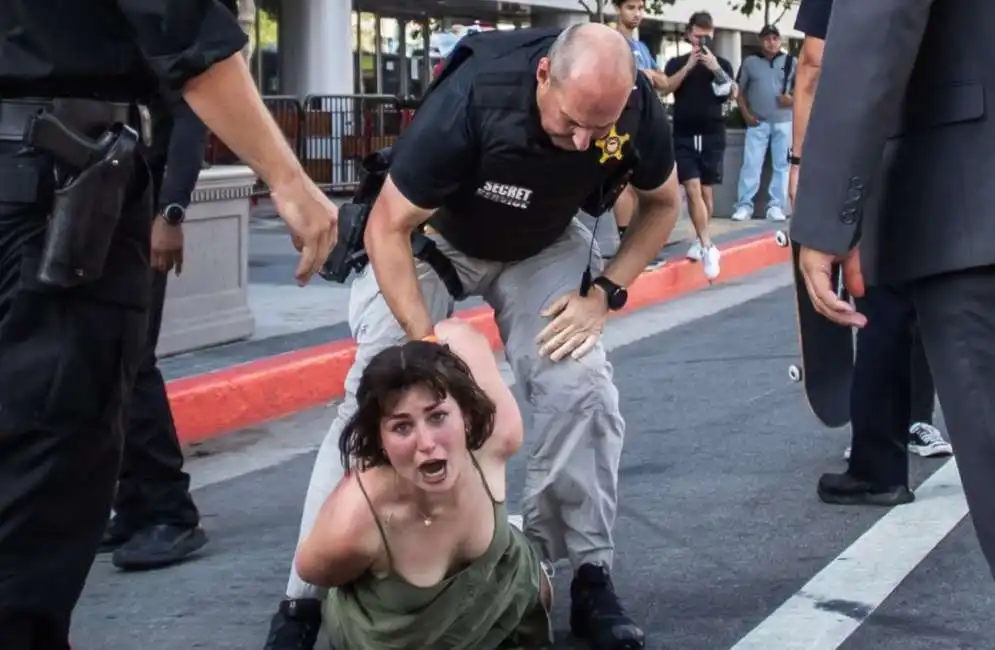 arresto manifestante pro aborto a los angeles