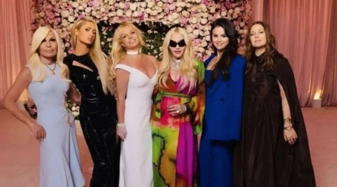 britney spears madonna donatella versace paris hilton selena gomez e drew barrymore