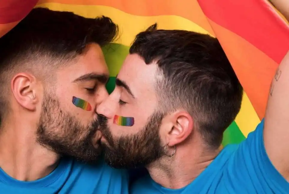 bacio gay omosessuali omosessuale