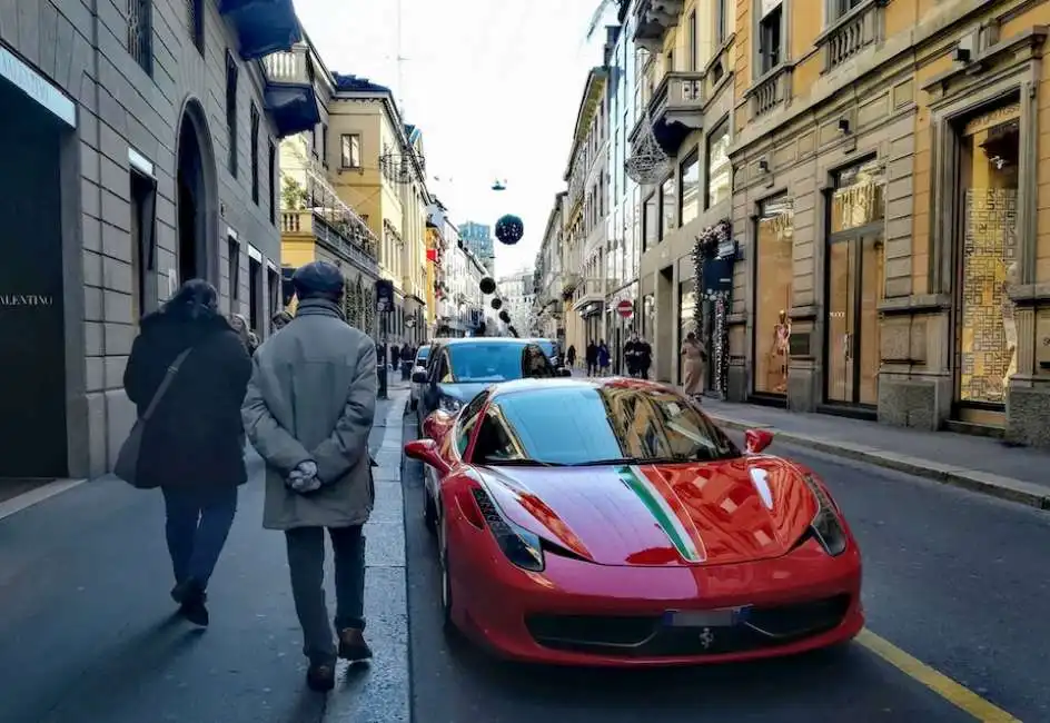 ferrari in via monte napoleone milano 