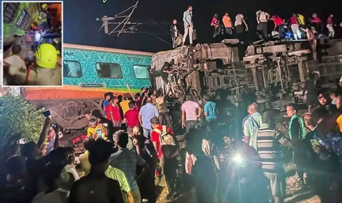 incidente ferroviario a balasore - india - 2 scontro tra treni 