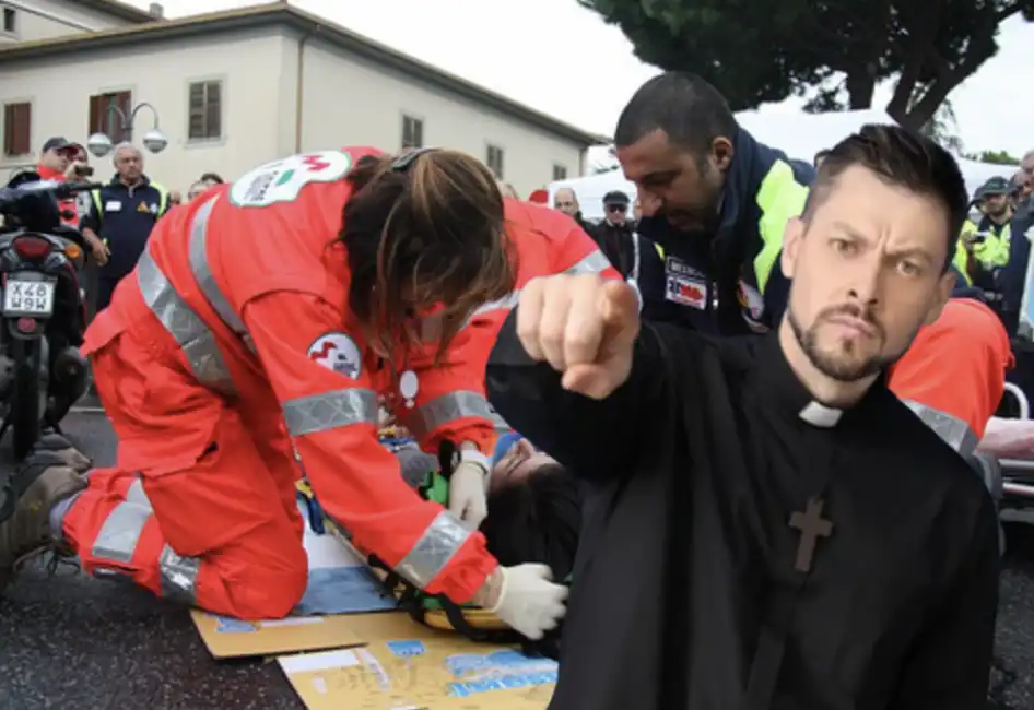 prete napoli afragola aggredisce medici