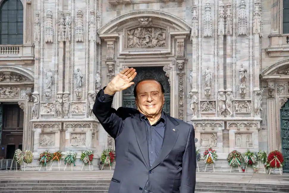 silvio berlusconi duomo milano funerale 