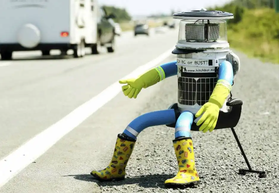 hitchbot fa autostop