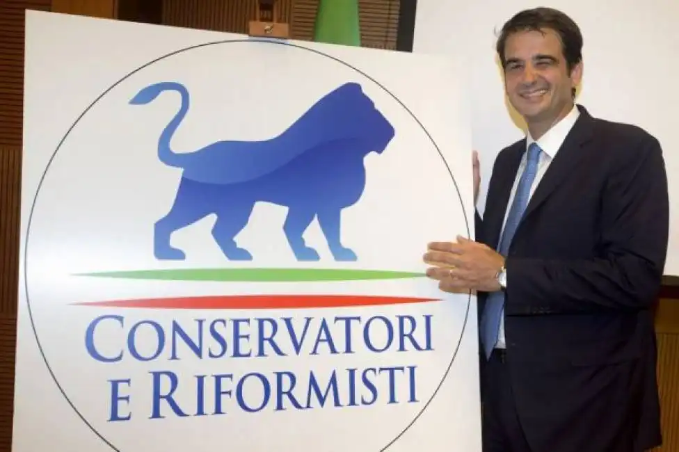 raffaele fitto e il simbolo del suo movimento