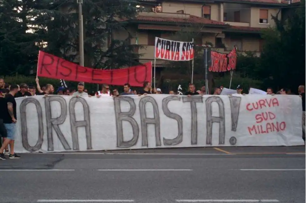 tifosi milan sit in arcore