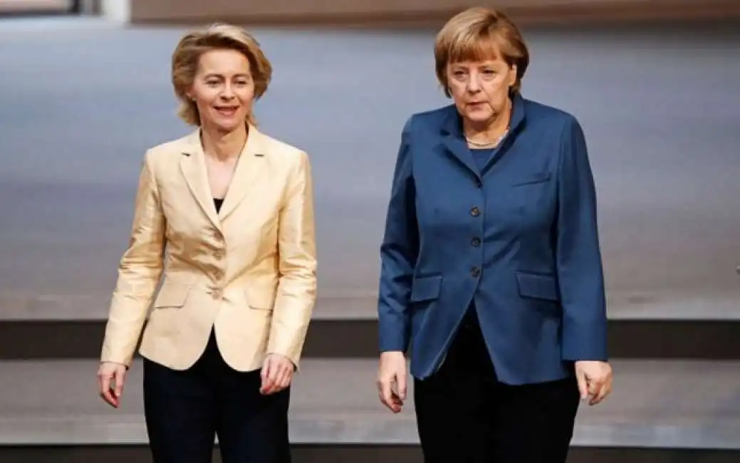 ursula von der leyen e angela merkel