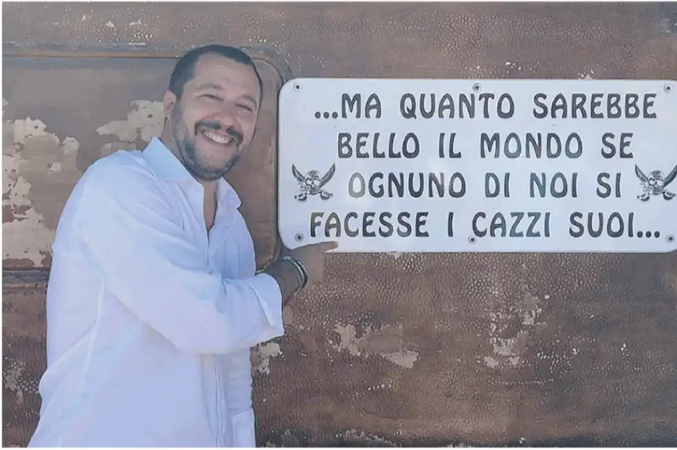 salvini alla spiaggia fascista