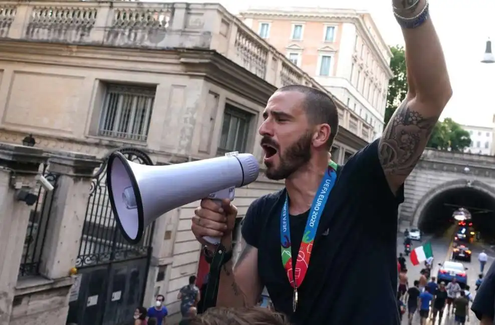 bonucci sul bus dei festeggiamenti