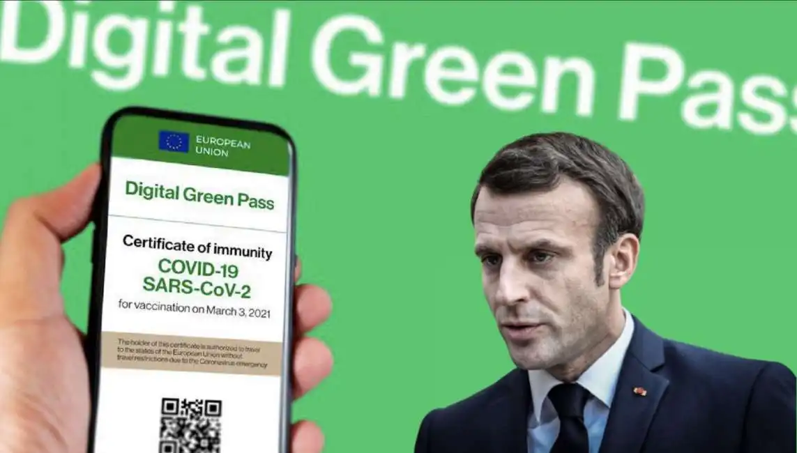 emmanuel macron green pass