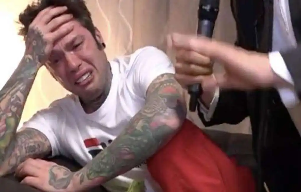 fedez piange 