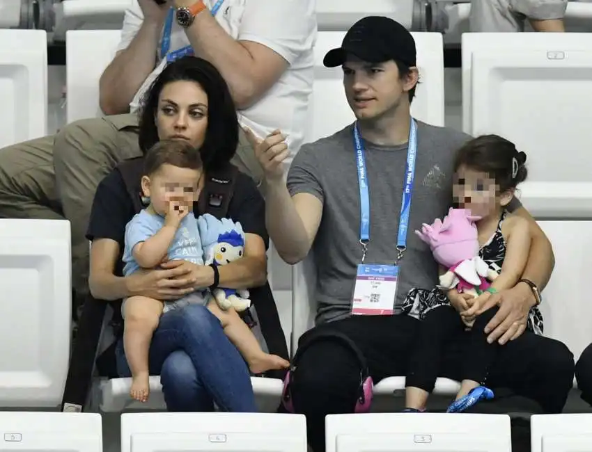 mila kunis e ashton kutcher coi figli