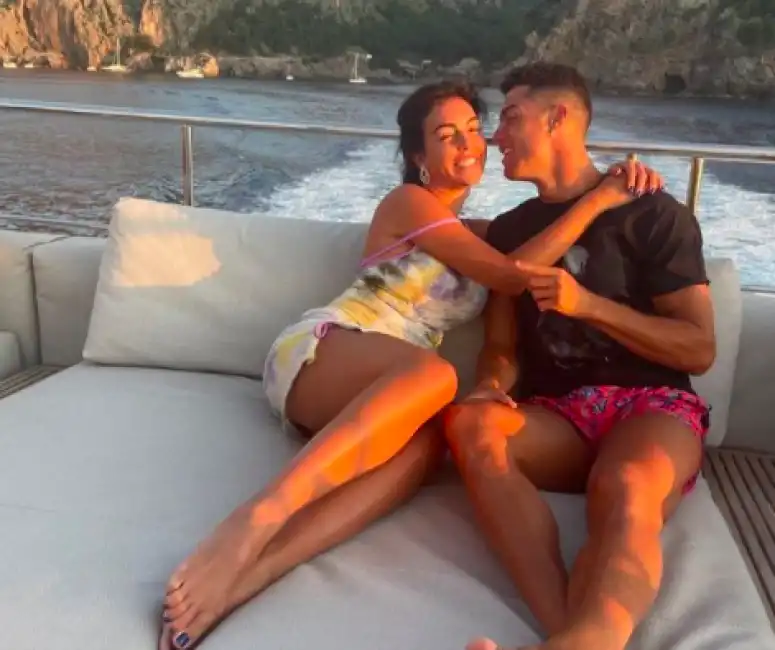 ronaldo in vacanza con la fidanzata