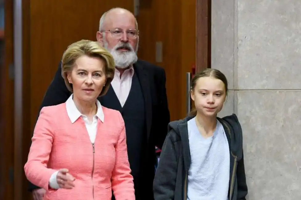 ursula von der leyen con frans timmermans e greta