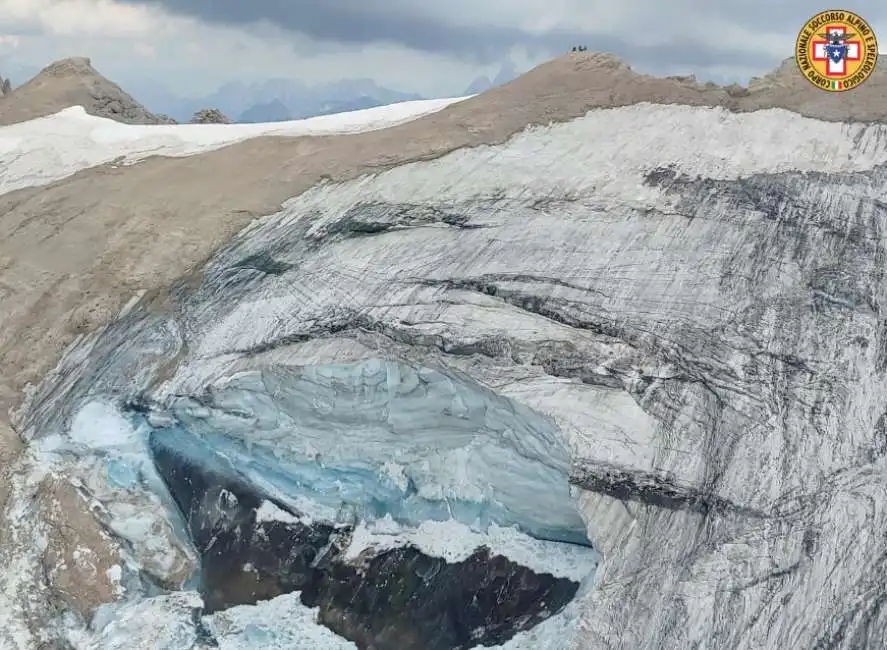 blocco di ghiaccio si stacca dalla marmolada - 2