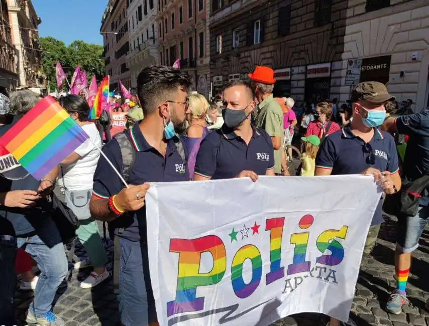 polizia gay pride