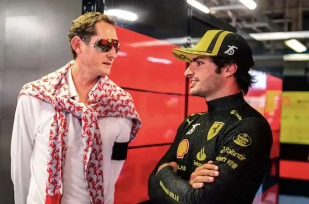 john elkann carlos sainz ferrari