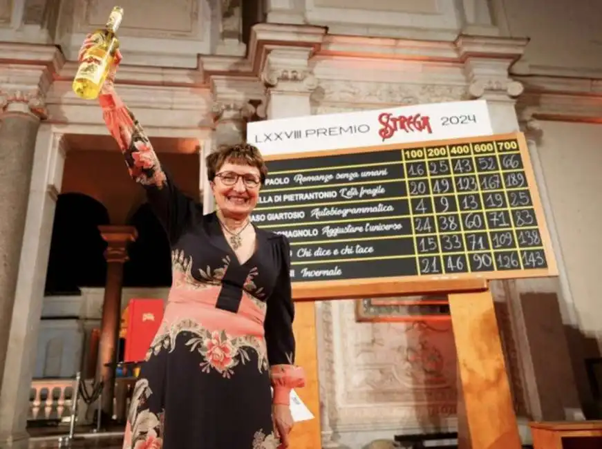 donatella di pietrantonio vince il premio strega