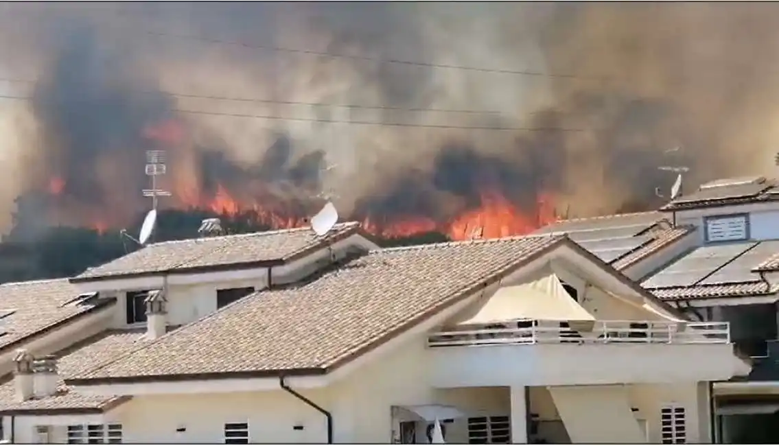 incendio roma casal lumbroso