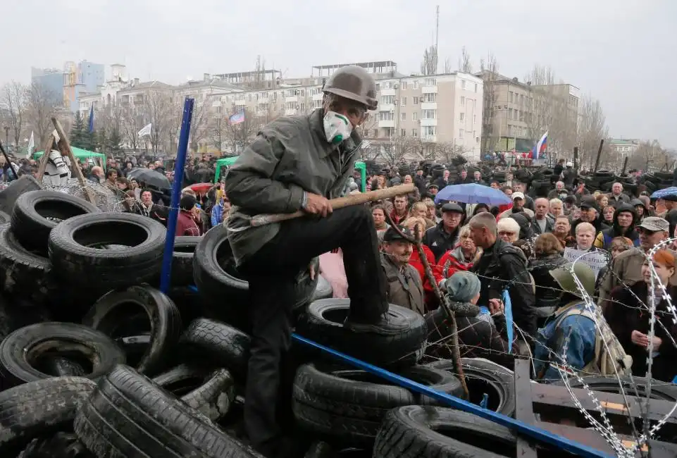 ucraina attivista pro russia a sloviansk