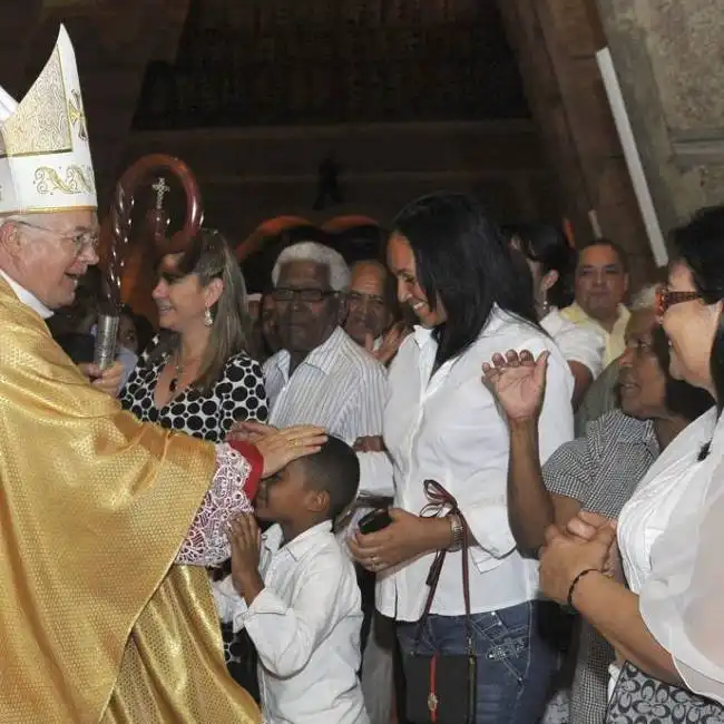 wesolowski con un bambino a santo domingo