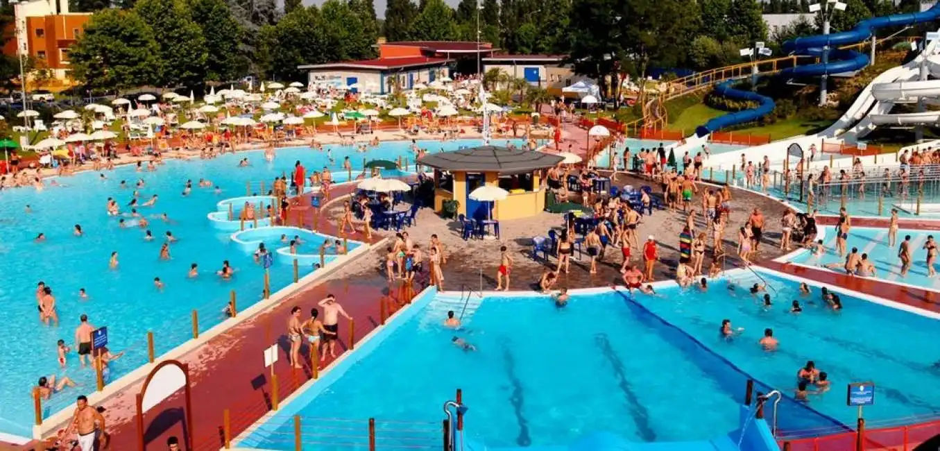 piscina pubblica